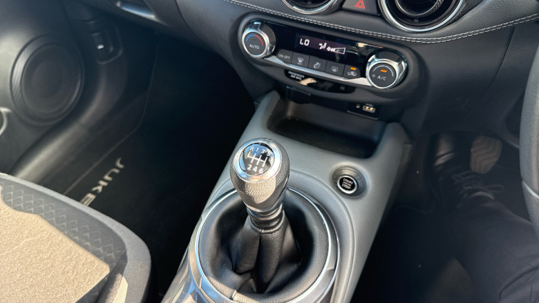 Nissan Juke 1.0 DiG-T 114 N-Connecta 5dr Petrol Hatchback